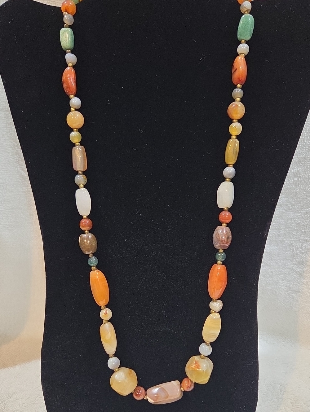 VINTAGE POLISHED AGATE & SEMI PRECIOUS STONE NECKLACE